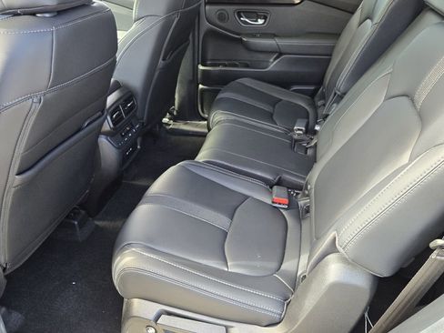 Used 2025 Honda Pilot EX-L image 11