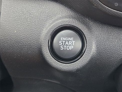 Certified 2025 Hyundai Venue SEL image 22