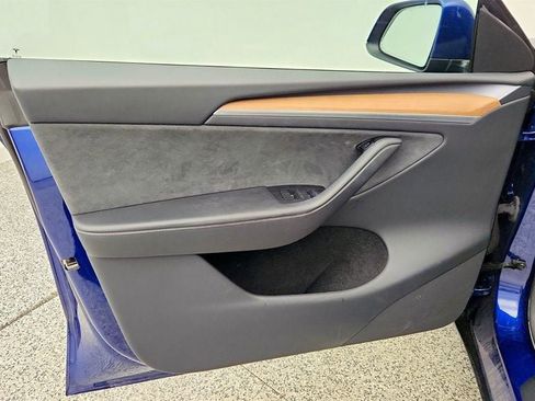 Used 2024 Tesla Model Y Long Range image 11