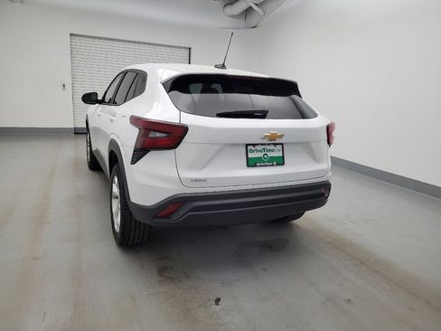 Used 2024 Chevrolet Trax LS w/ LS Convenience Package image 6