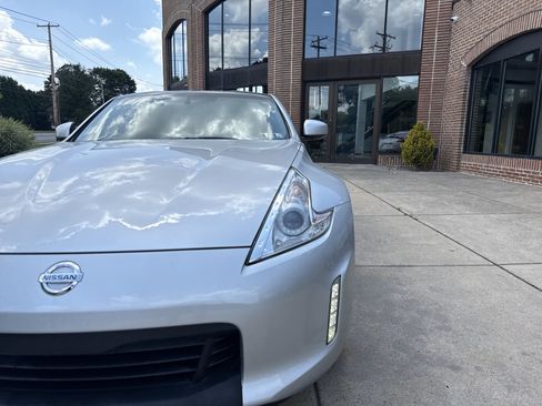 Used 2014 Nissan 370Z Touring w/ Sport Package RWD image 9