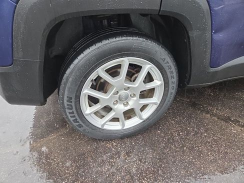 Used 2019 Jeep Renegade Latitude w/ Cold Weather Group image 7