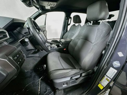 Used 2025 Toyota Tacoma SR5 AWD/4WD image 15