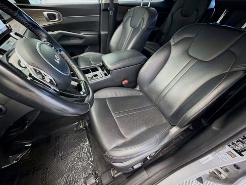 Used 2023 Kia Sorento EX w/ Panoramic Sunroof Package FWD image 11