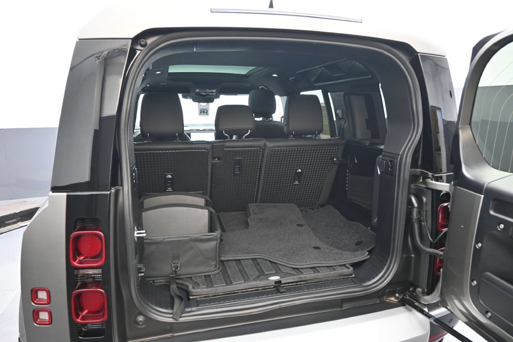 Used 2025 Land Rover Defender 110 S AWD/4WD image 23