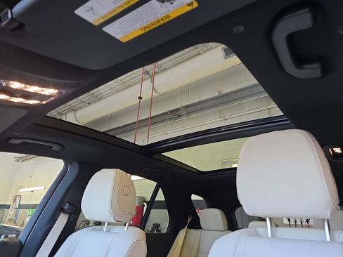 Certified 2025 Mercedes-Benz GLE 450e 4MATIC image 33