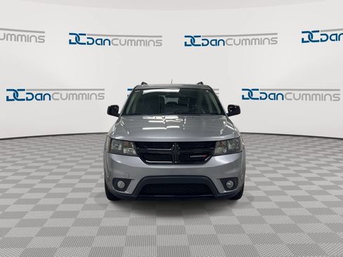 Used 2019 Dodge Journey SE w/ Premium Group FWD image 3