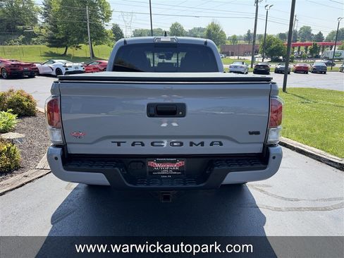 Used 2021 Toyota Tacoma TRD Sport w/ TRD Premium Sport Package AWD/4WD image 13