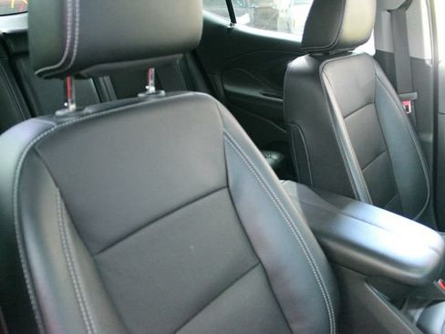 Used 2023 GMC Terrain SLT w/ Infotainment Package II AWD/4WD image 10