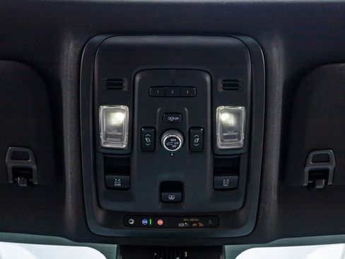 Used 2023 Chevrolet Tahoe Z71 w/ Z71 Off-Road Package AWD/4WD image 29