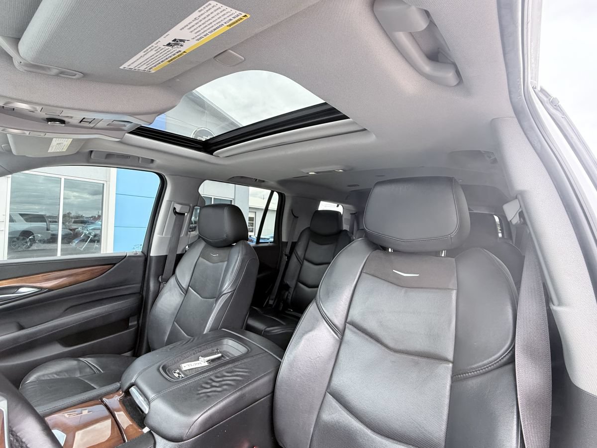 Used 2017 Cadillac Escalade Luxury RWD image 10