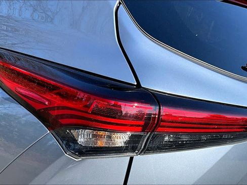 Certified 2023 Toyota Highlander XLE image 28