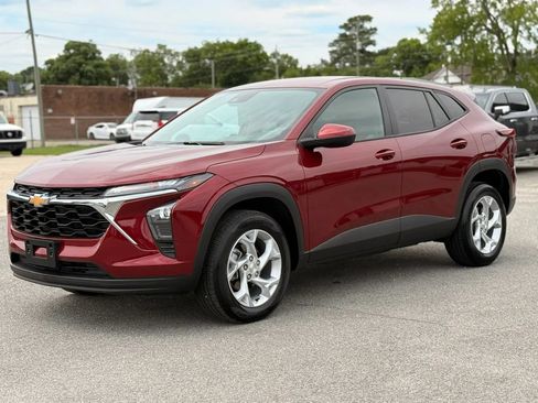 Used 2024 Chevrolet Trax LS w/ LS Convenience Package FWD image 5