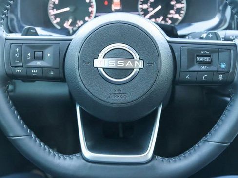 Used 2025 Nissan Pathfinder SV image 31