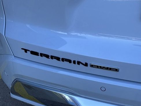 New 2026 GMC Terrain Denali w/ LPO, Black Badging Package image 5