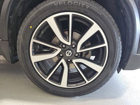 Used 2018 Nissan Rogue SL w/ Premium Package AWD/4WD image 31