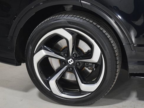 Certified 2022 Bentley Bentayga image 6