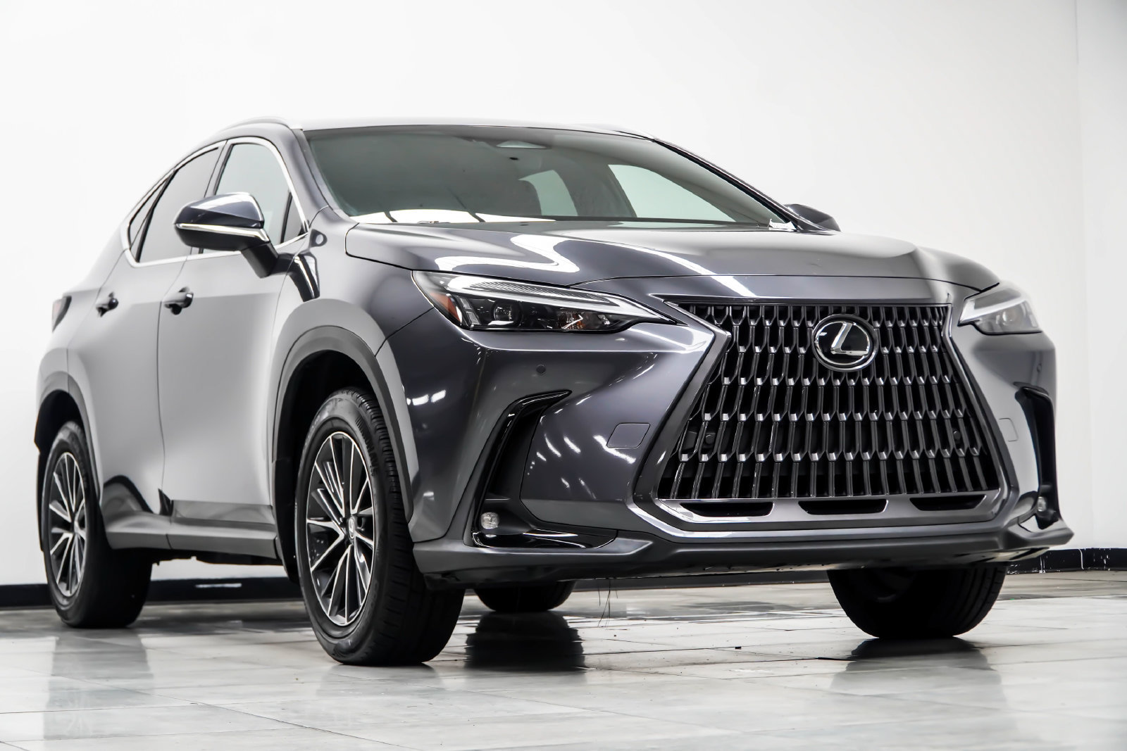 Used 2025 Lexus NX 250 FWD w/ Accessory Package (2T) image 4