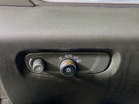 Used 2023 Chevrolet Traverse LT image 17