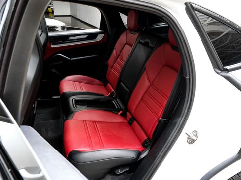 Used 2024 Porsche Cayenne Base image 42