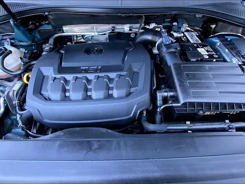 Used 2020 Volkswagen Tiguan SE w/ Panoramic Sunroof Package image 30