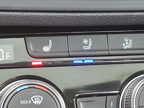 Used 2024 Volkswagen Jetta SEL image 25