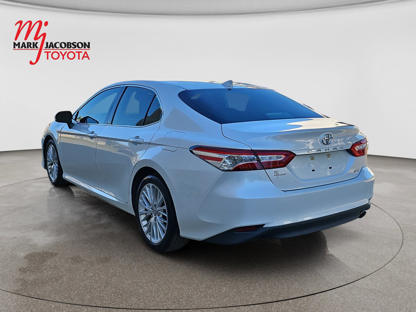 Used 2019 Toyota Camry XLE FWD image 12