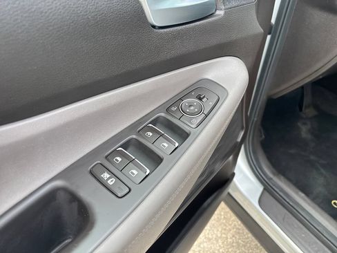 Used 2019 Hyundai Santa Fe SE AWD/4WD image 14