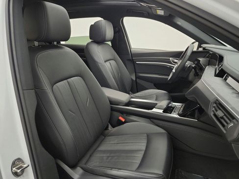 Used 2023 Audi e-tron Premium w/ Convenience Plus Package AWD/4WD image 18