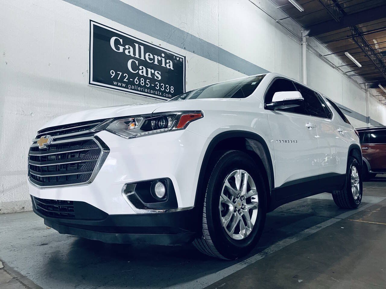 Used 2019 Chevrolet Traverse LT FWD image 2