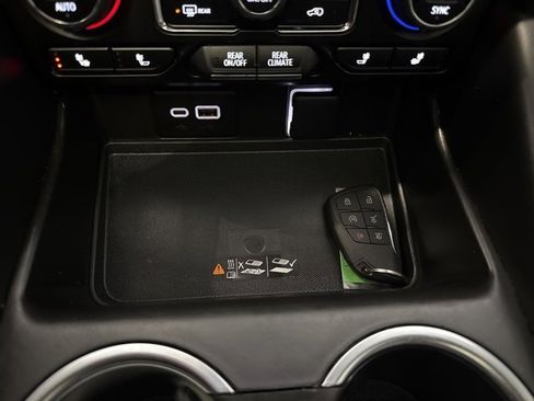 Certified 2024 Chevrolet Suburban Z71 w/ Luxury Package image 22