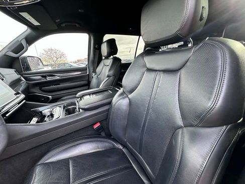 Used 2022 Jeep Wagoneer Series I image 16