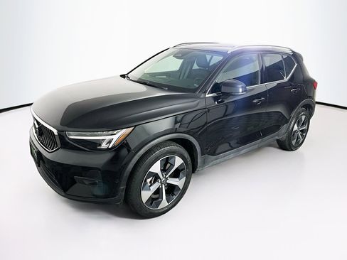 Used 2023 Volvo XC40 B5 Plus w/ Driver Assist Package image 3