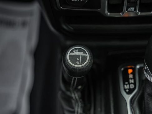 Used 2020 Jeep Wrangler Unlimited Sahara AWD/4WD image 38