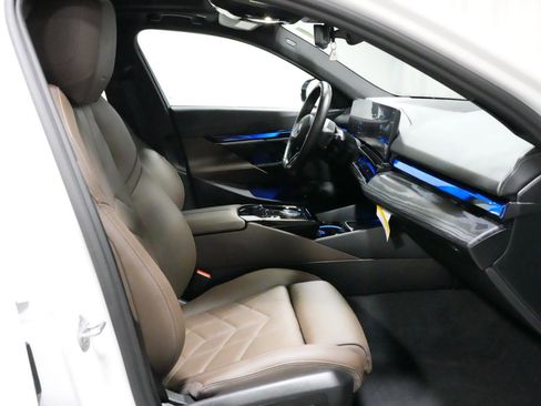 Used 2026 BMW i5 eDrive40 w/ M Sport Package AWD/4WD image 7