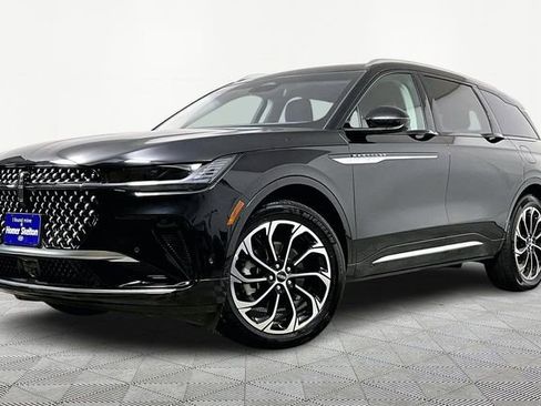 Used 2024 Lincoln Nautilus Reserve image 2