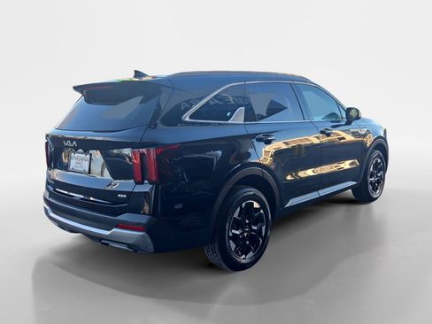 Used 2024 Kia Sorento S image 5