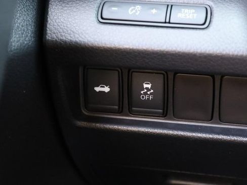 Used 2018 Nissan Altima 2.5 SV FWD image 19