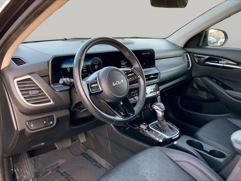 Used 2024 Kia Seltos EX FWD image 16