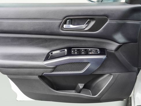 Used 2023 Nissan Pathfinder SL w/ Lighting Package (N92) image 26