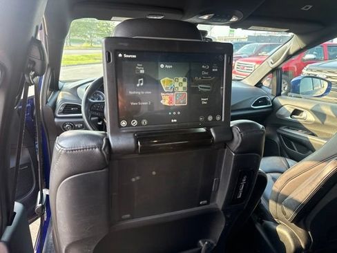 Used 2018 Chrysler Pacifica Touring-L Plus w/ Advanced Safetytec Group FWD image 25