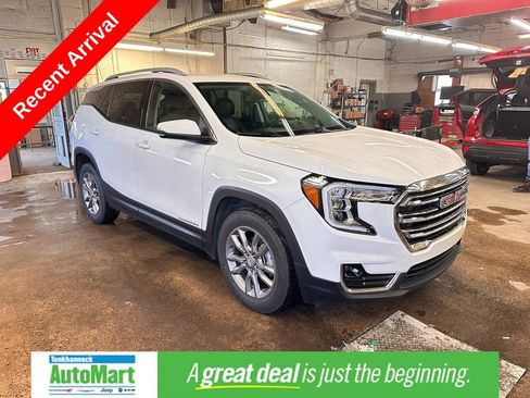 Used 2024 GMC Terrain SLT image 1