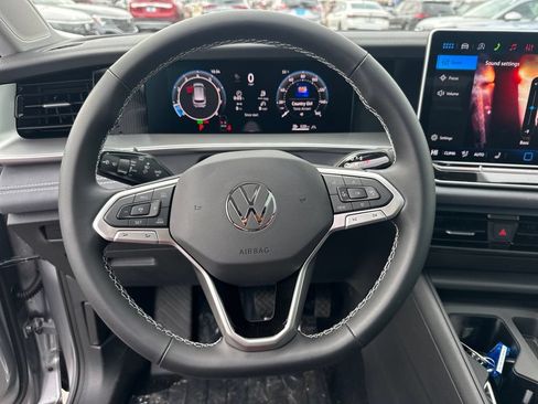 Used 2026 Volkswagen Tiguan SE AWD/4WD image 17
