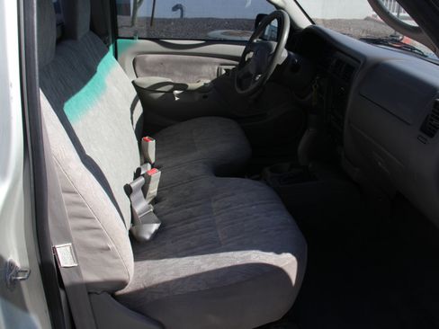 Used 2002 Toyota Tacoma 2WD Regular Cab image 12