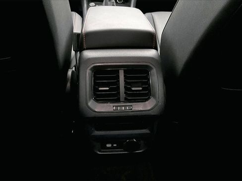 Used 2024 Volkswagen Tiguan SE image 14