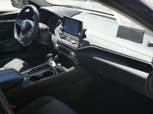 Certified 2022 Nissan Altima 2.5 SV w/ SV Premium Package AWD/4WD image 22