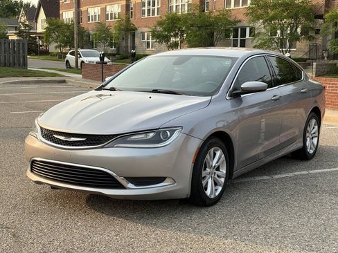 Used 2015 Chrysler 200 Limited w/ Convenience Group FWD image 4