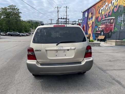 Used 2006 Toyota Highlander 2WD w/ 3rd Row image 4