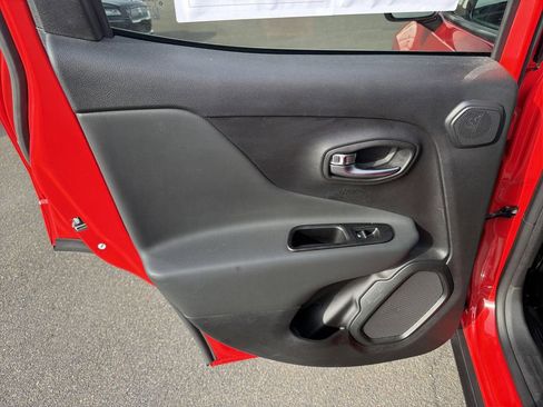 Used 2022 Jeep Renegade Latitude w/ Sun/Sound Group image 12