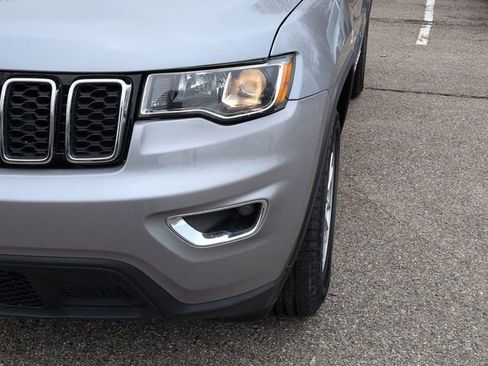 Used 2019 Jeep Grand Cherokee Laredo w/ Security & Convenience Group AWD/4WD image 9
